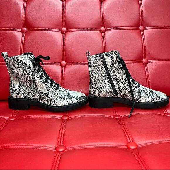 Paolo B&W Faux Snakeskin Lace-Up Rubber Lug Sole Combat Boots Sz5.5 6 or 10 NWOB - Picture 1 of 11